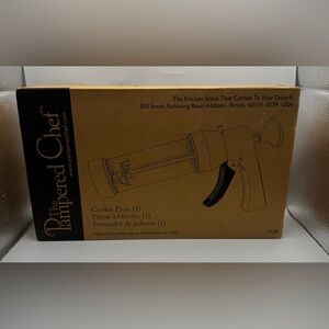 NEW Pampered Chef Cookie Press with 16 Discs and Instructions 1525 Baking Kitch
